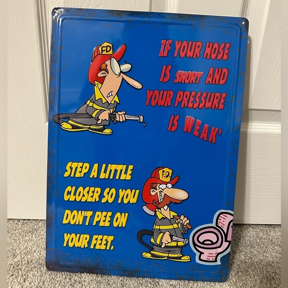Funny wall art. “Don't Pee on Your Feet” Sign